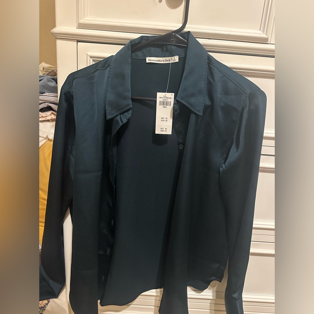 Green silk Abercrombie women’s button up